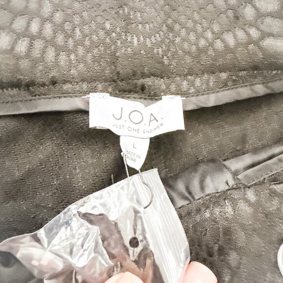 JOA Woven Snakeskin Embossed Belted Pants Black SZ L NWT - Picture 4 of 8